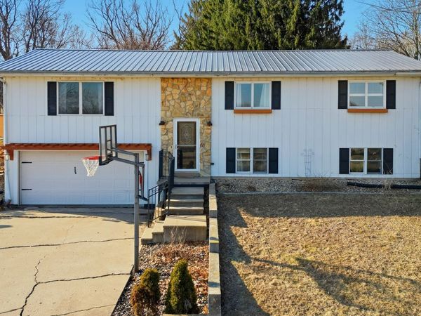 13831 Prairie Center Road, Morrison, IL 61270