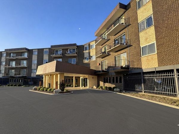 9820 S Pulaski Road, Unit 122, Oak Lawn, IL 60453