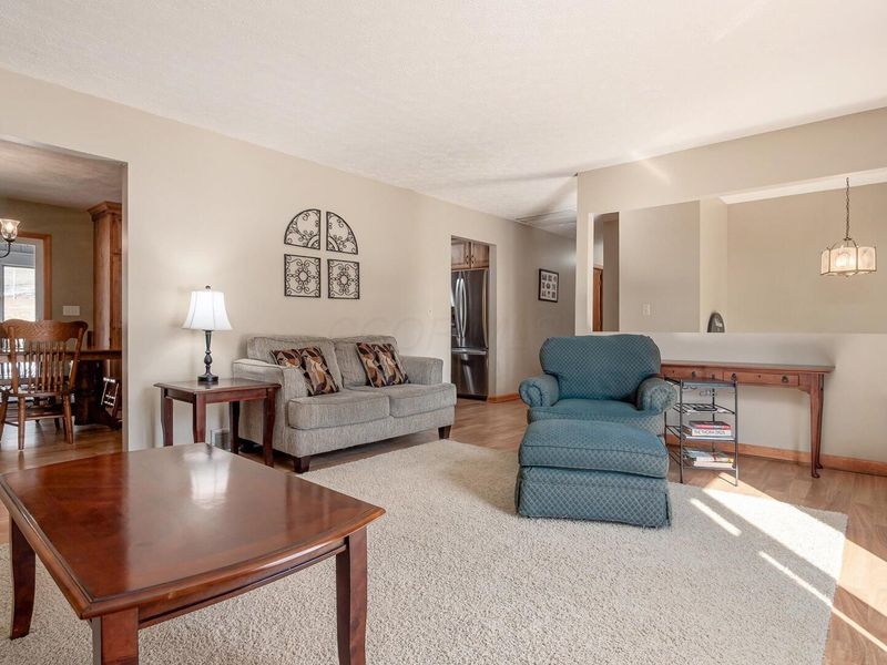 125 Persimmon Drive NE, Newark, OH 43055 Photo 1