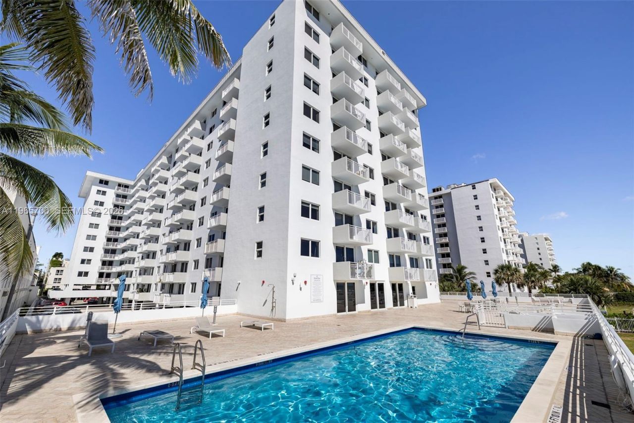 345 Ocean Dr, Unit 718, Miami Beach, FL 33139 Photo