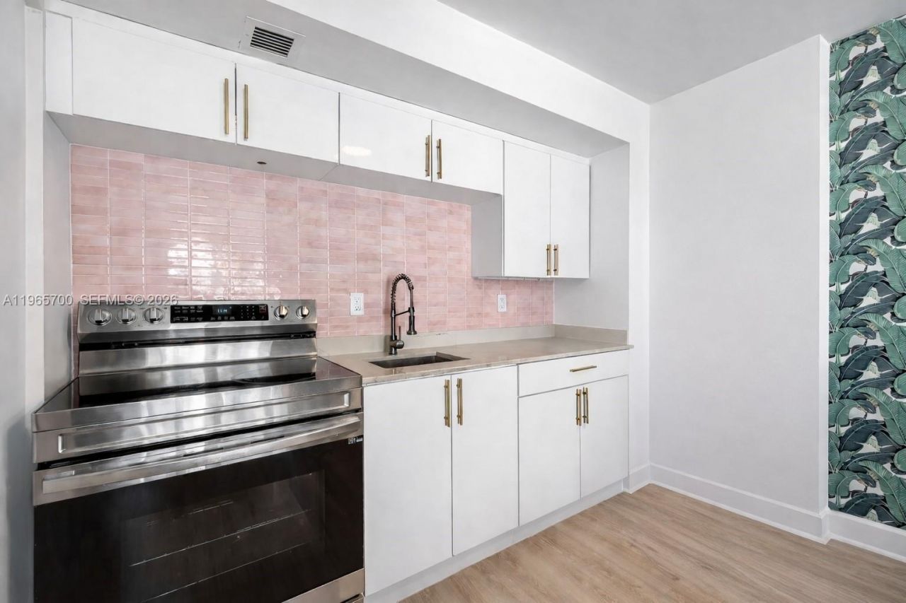 345 Ocean Dr, Unit 718, Miami Beach, FL 33139 Photo