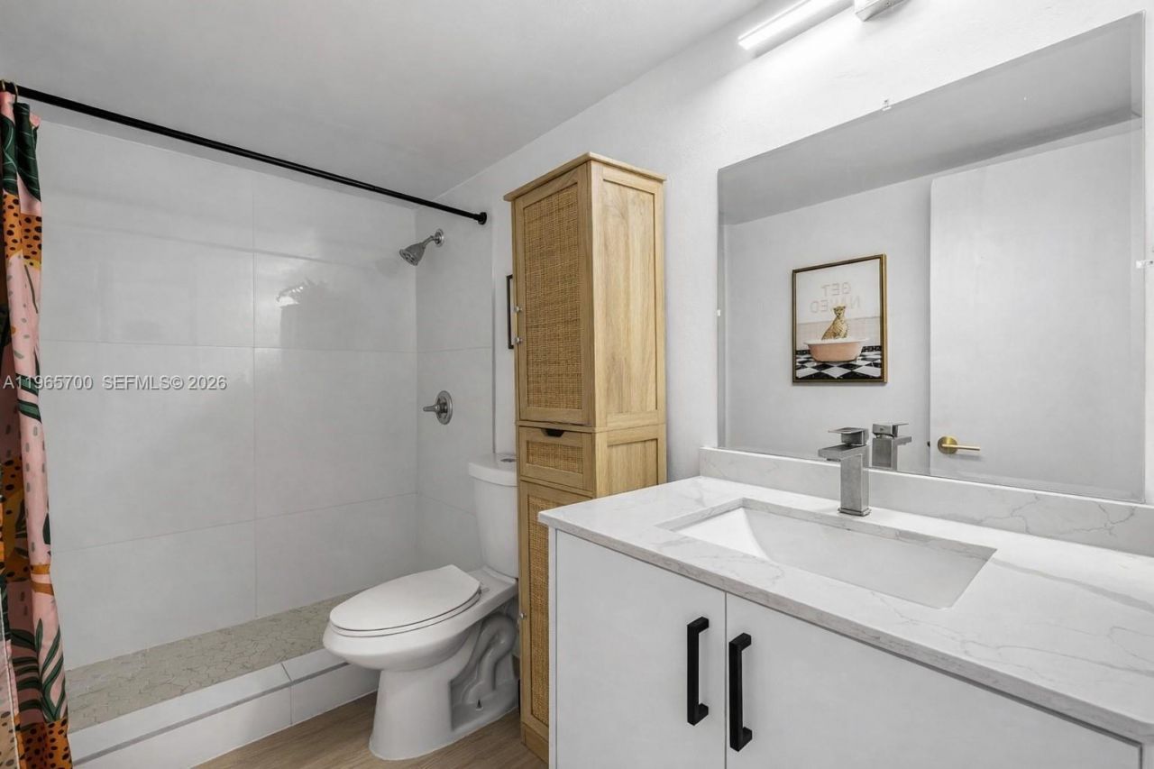 345 Ocean Dr, Unit 718, Miami Beach, FL 33139 Photo