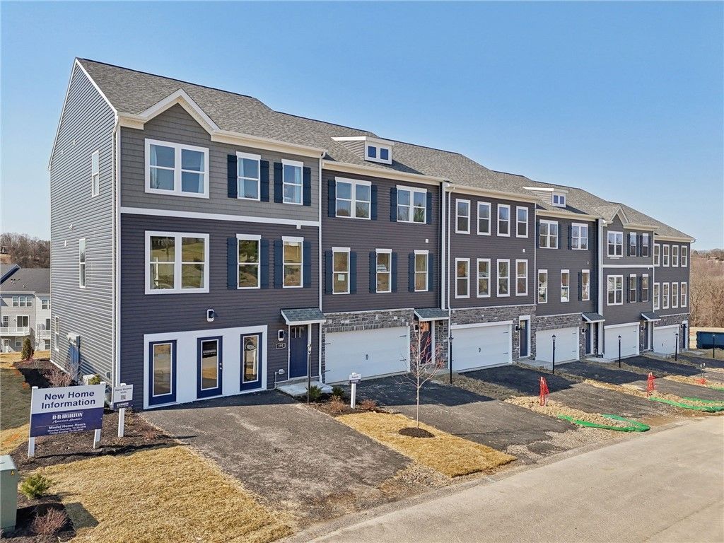 504 Cherry Tree Dr, Butler, PA 16001 Main Photo