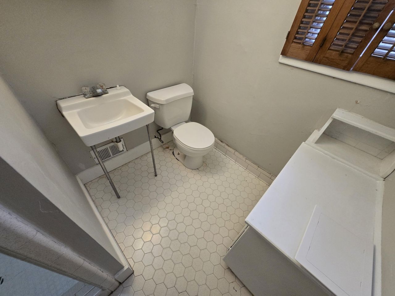 1433 Salisbury Street Photo 18