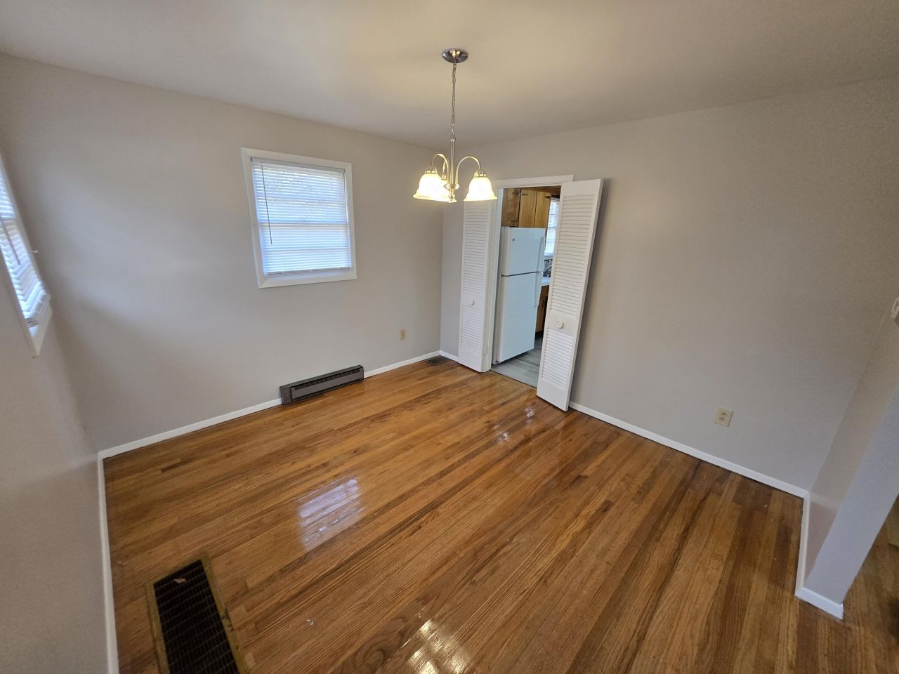 1433 Salisbury Street Photo 7