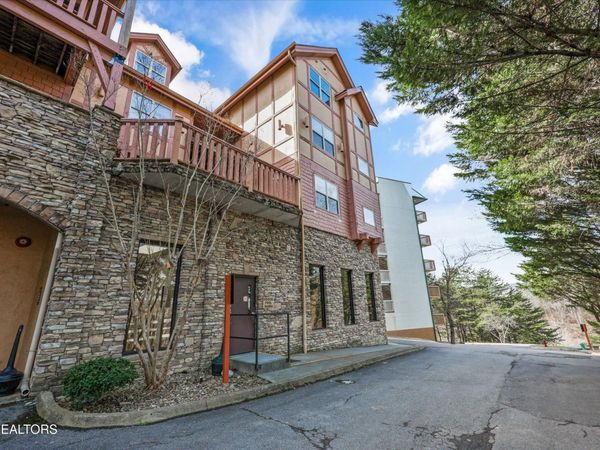 830 Golf View Blvd, Pigeon Forge, TN 37863