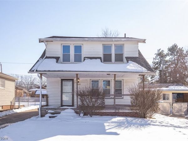 9215 Pinegrove Avenue, Parma, OH 44129