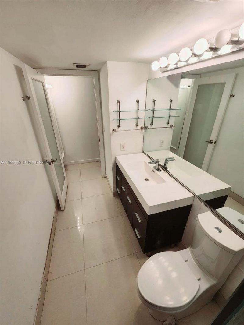 1000 Quayside Ter , Unit 408, Miami, FL 33138 Photo