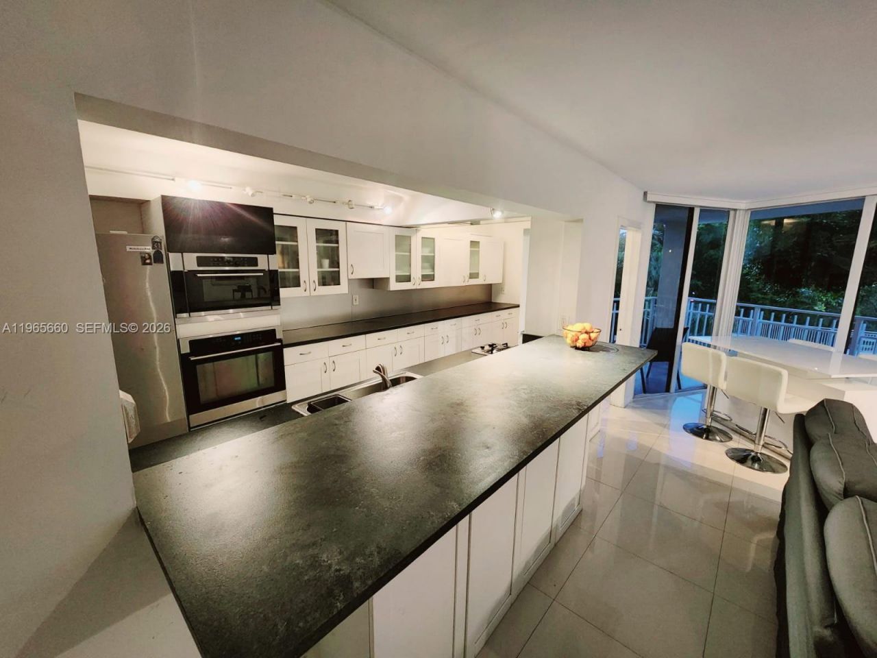 1000 Quayside Ter , Unit 408, Miami, FL 33138 Photo