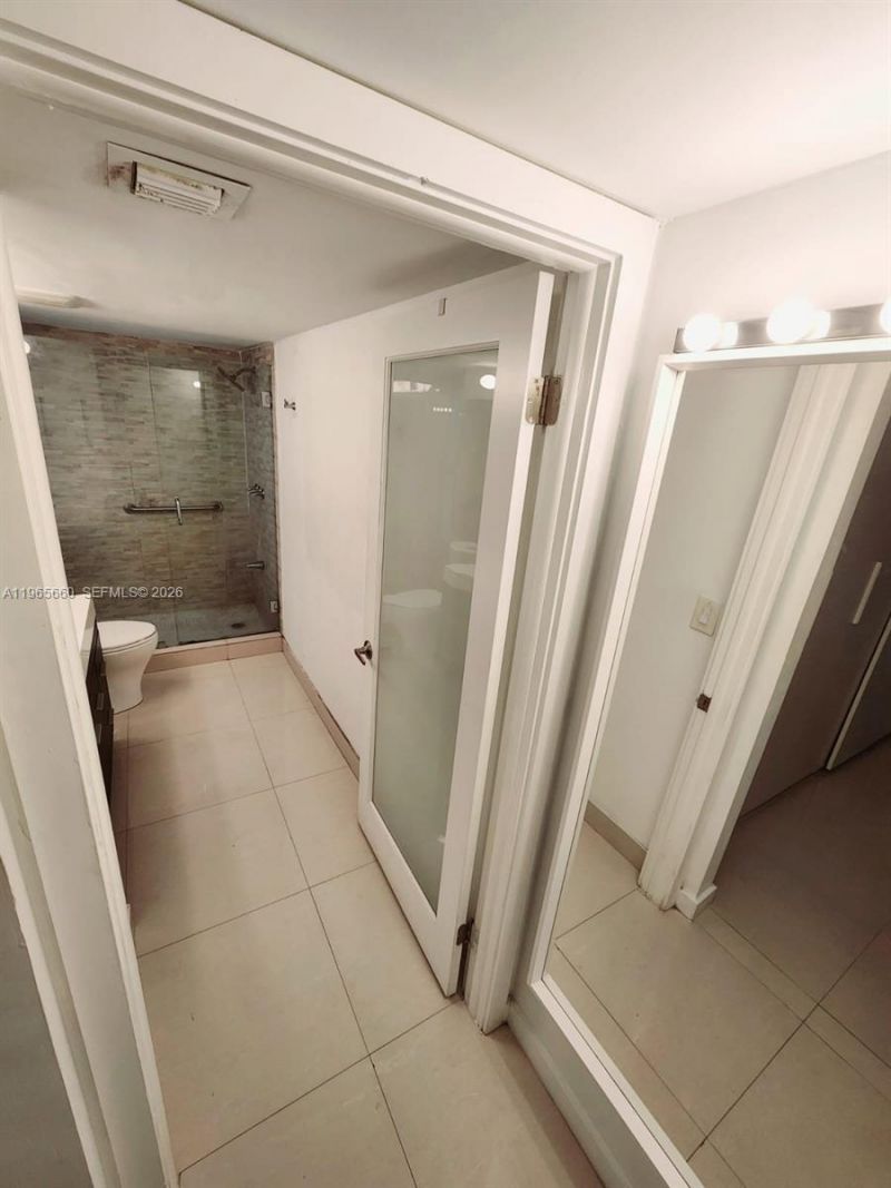 1000 Quayside Ter , Unit 408, Miami, FL 33138 Photo