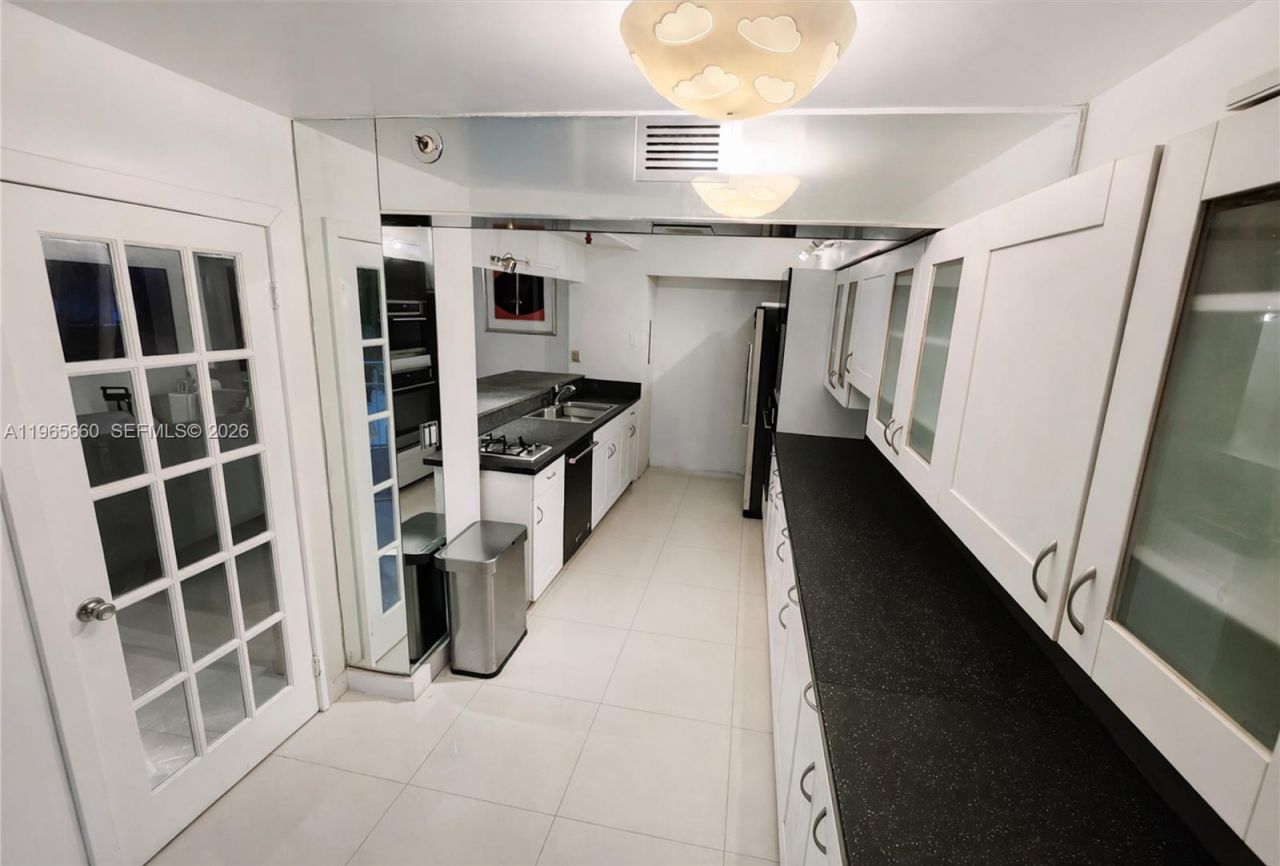 1000 Quayside Ter , Unit 408, Miami, FL 33138 Photo