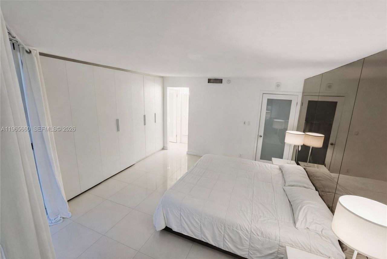 1000 Quayside Ter , Unit 408, Miami, FL 33138 Photo