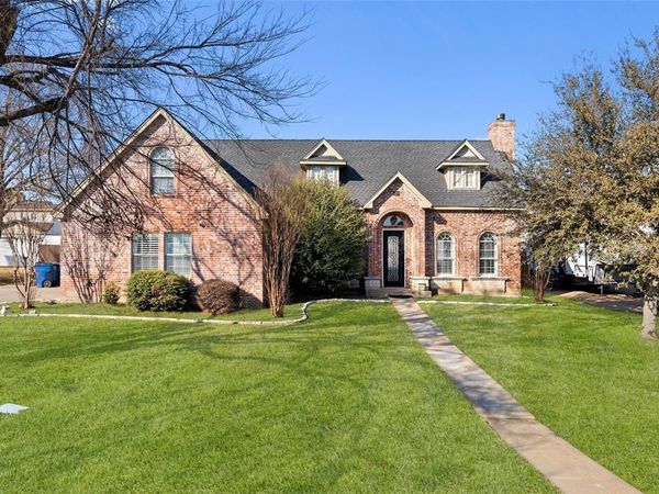 305 Parkwood Drive, Lakewood Village, TX 75068