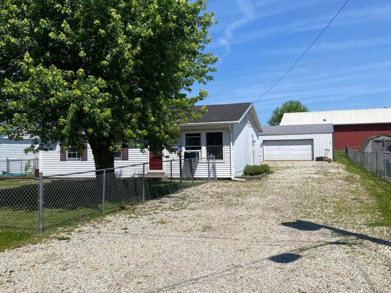 112 E School Street, New Holland, OH 43145 Photo 2