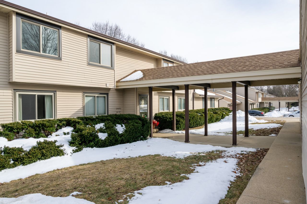 2453 Clayton Boulevard, Unit 2453, Champaign, IL 61822 Main Photo