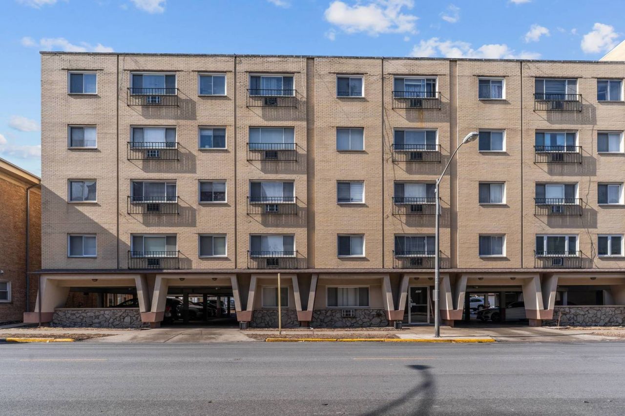 2920 N Harlem Avenue, Unit 4G, Elmwood Park, IL 60707 Main Photo