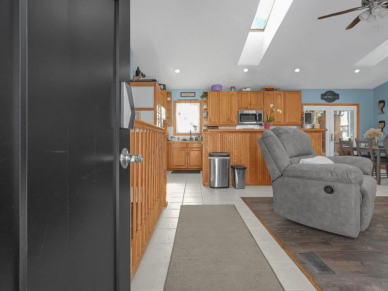 2571 W Choctaw Drive, London, OH 43140 Photo 7