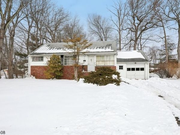 261 Idaho St, Paramus, NJ 07652