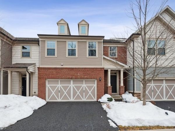 33 Albert Ct, Randolph, NJ 07869