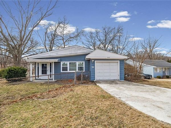 2407 NE 57th Terrace, Gladstone, MO 64118