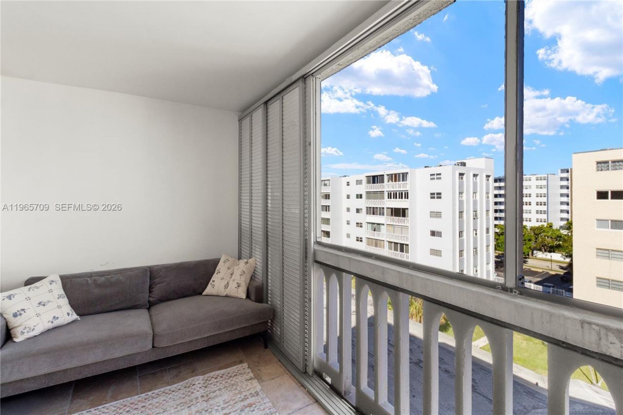 301 NE 14th Ave , Unit 601, Hallandale Beach, FL 33009 Photo