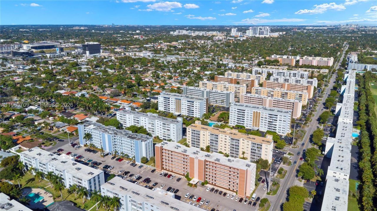 301 NE 14th Ave , Unit 601, Hallandale Beach, FL 33009 Photo