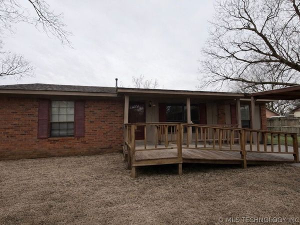 205 W Ragan Street , Henryetta, OK 74437