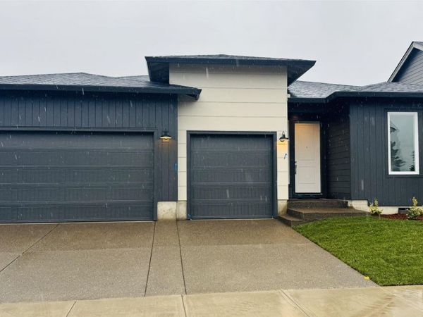 707 Magnolia Av, Woodburn, OR 97071