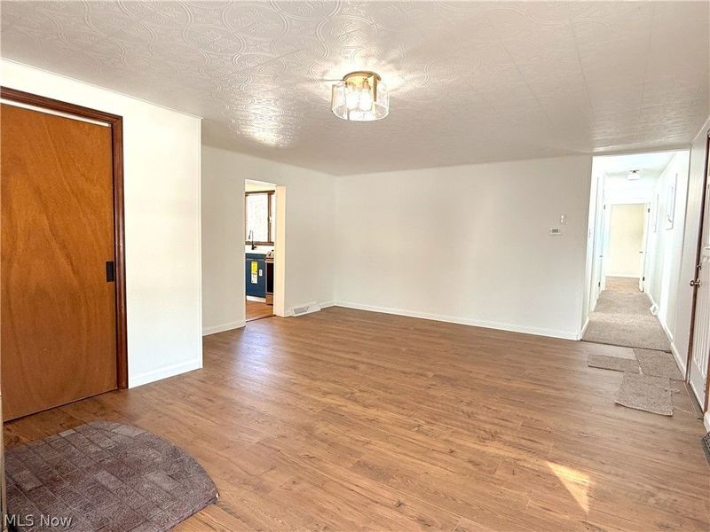 6309 Downs, Champion, OH 44481 Photo 4