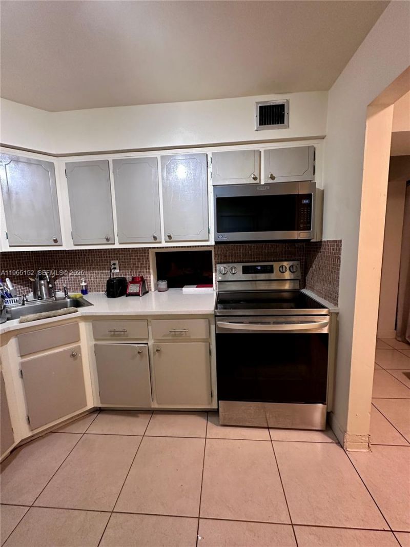 1530 NE 191st St, Unit 145, Miami, FL 33179 Photo