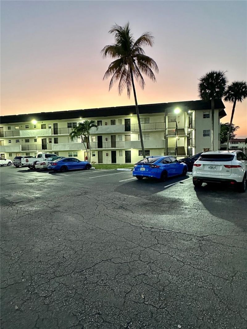 1530 NE 191st St, Unit 145, Miami, FL 33179 Photo