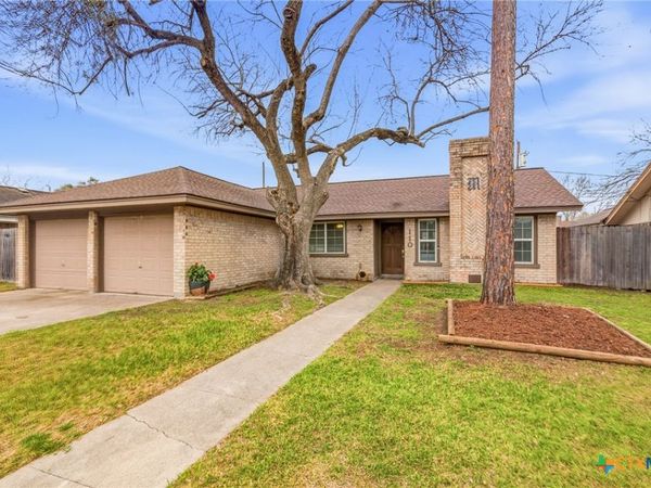 110 Rio Vista Drive, Victoria, TX 77904