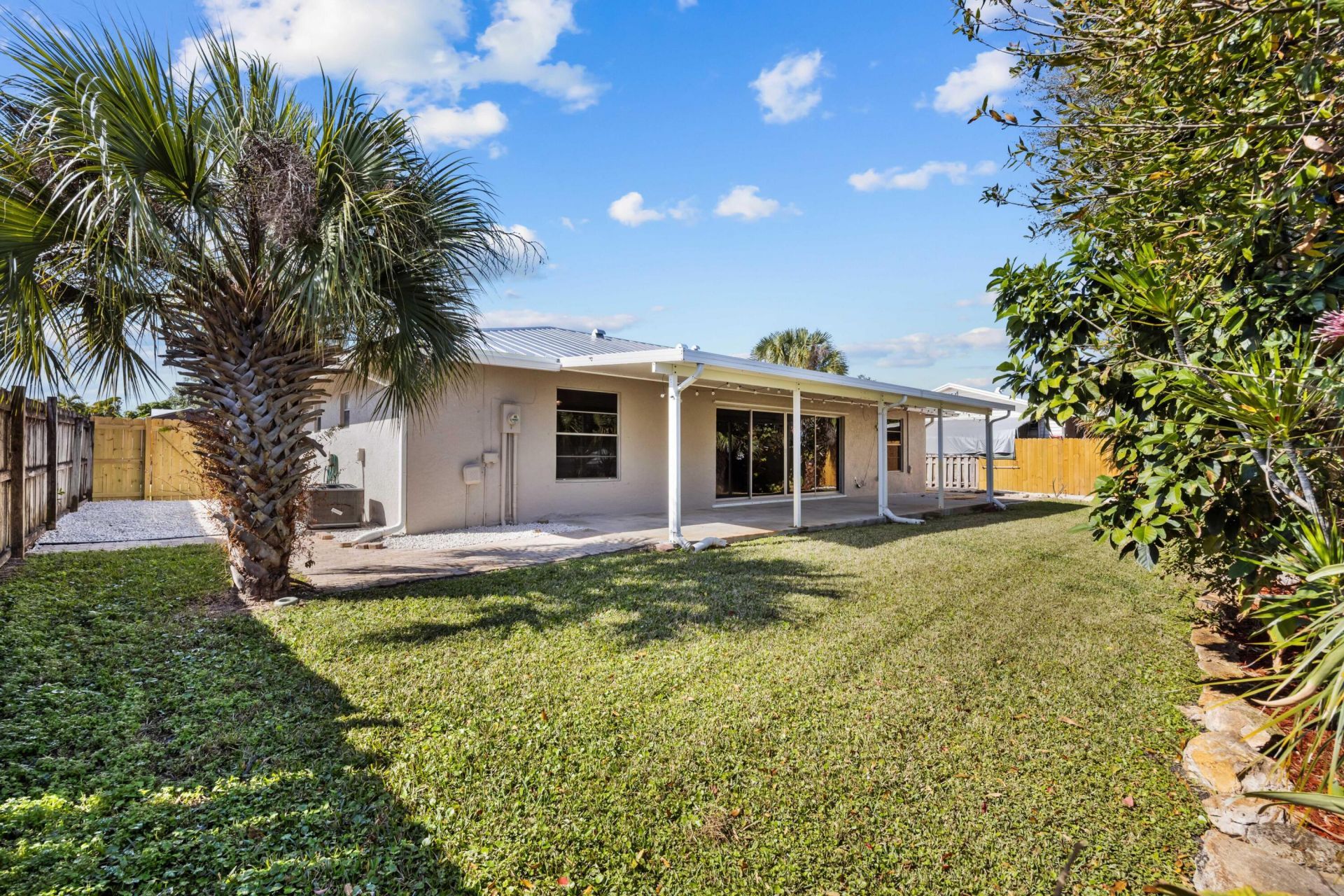 8993 SE Sandridge Avenue, Hobe Sound, FL 33455 Photo
