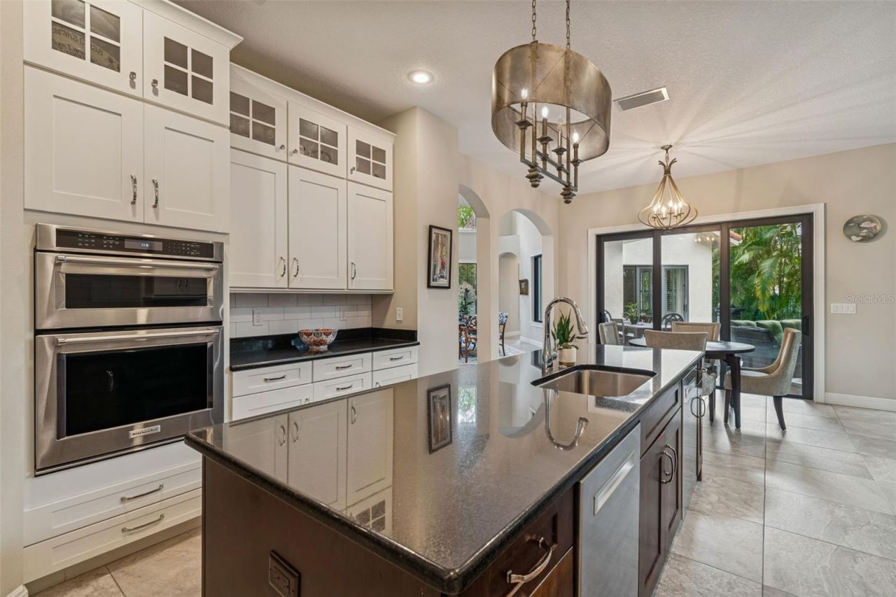 2906 W Hawthorne Road, Tampa, FL 33611 Photo