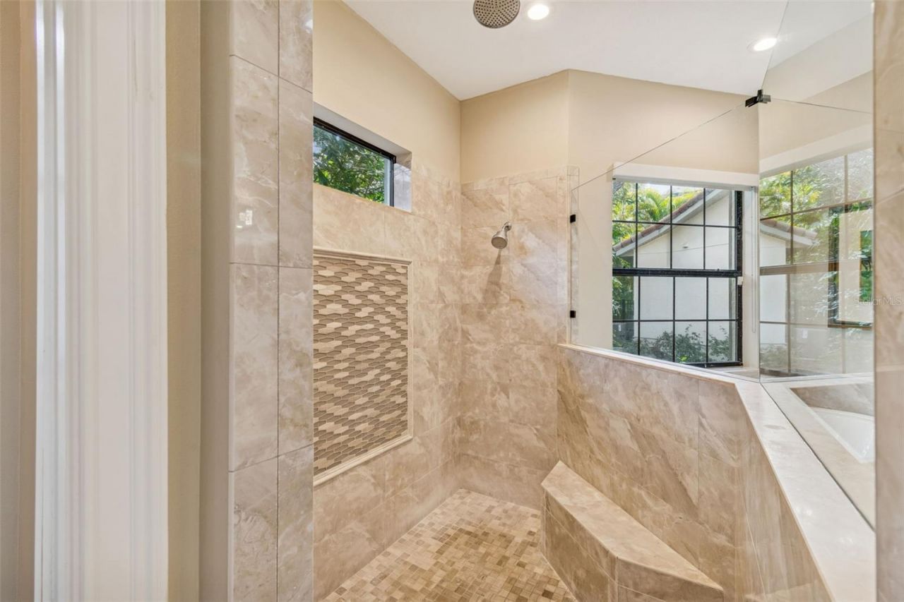 2906 W Hawthorne Road, Tampa, FL 33611 Photo