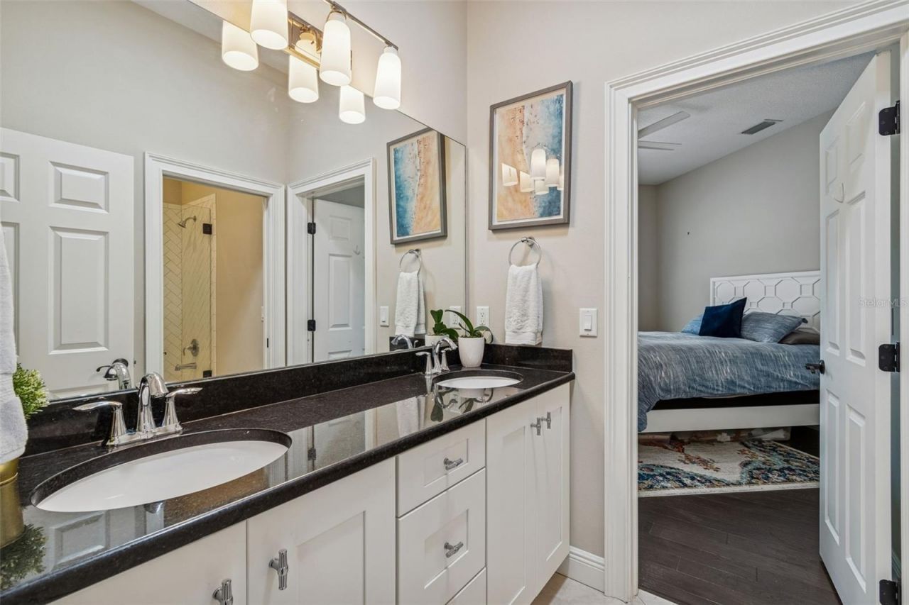 2906 W Hawthorne Road, Tampa, FL 33611 Photo