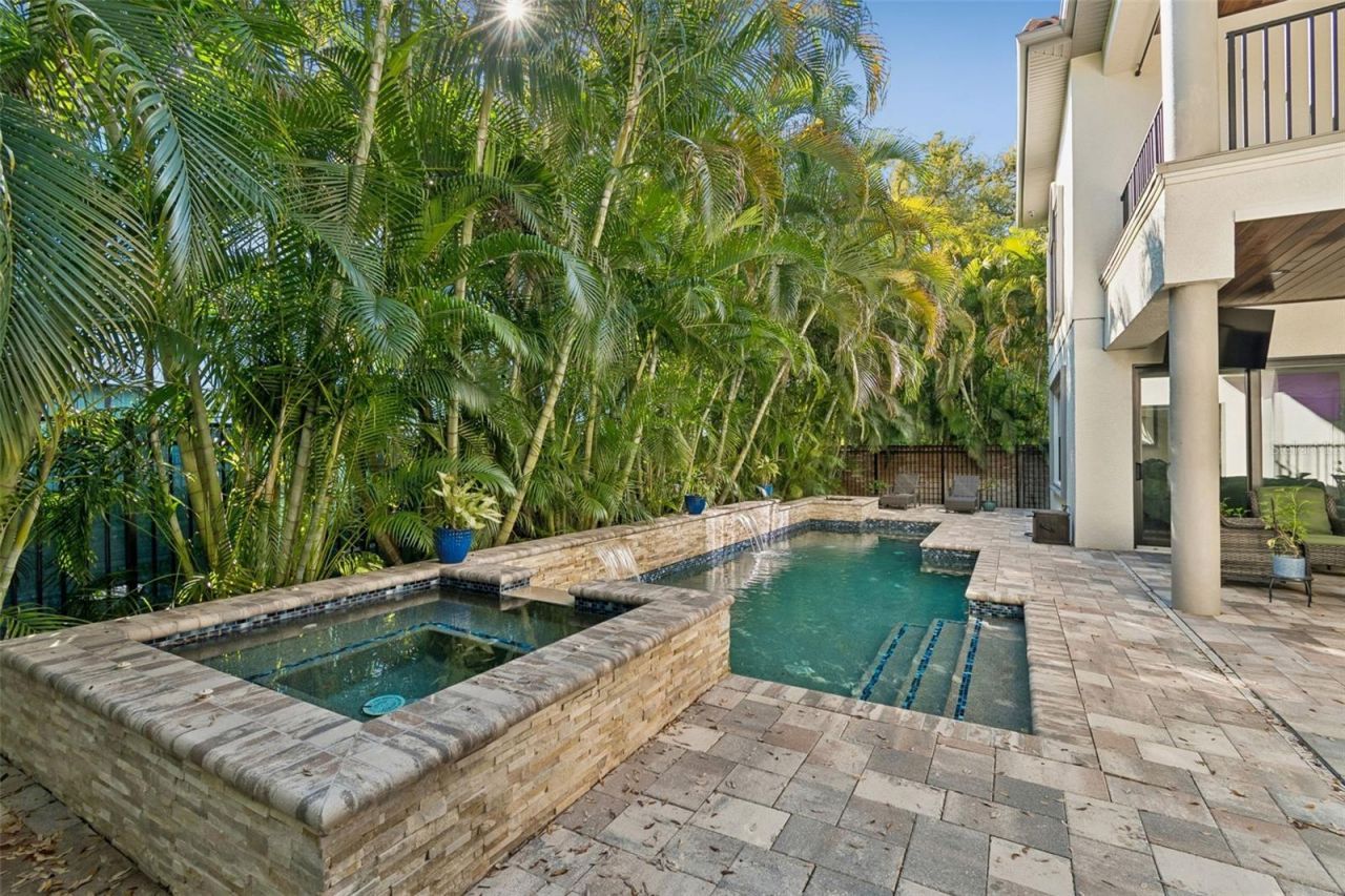 2906 W Hawthorne Road, Tampa, FL 33611 Photo