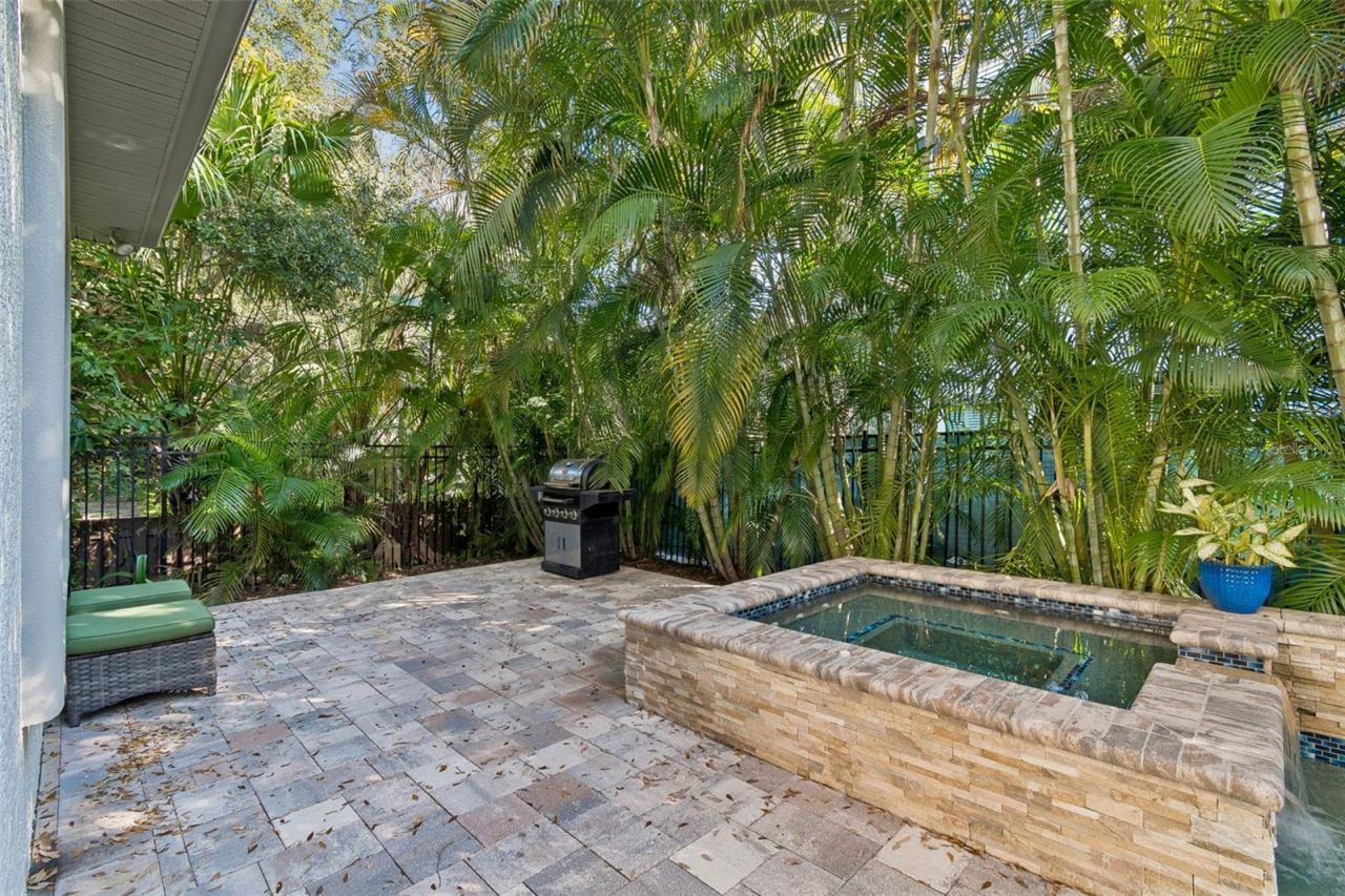 2906 W Hawthorne Road, Tampa, FL 33611 Photo