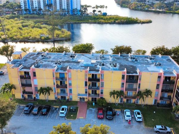 4805 NW 7th St, Unit 302-15, Miami, FL 33126