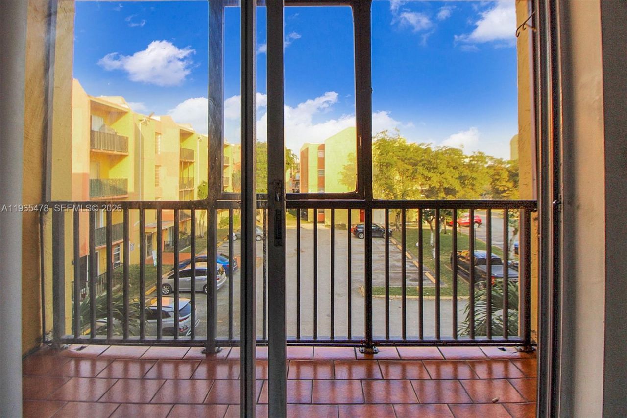 4805 NW 7th St, Unit 302-15, Miami, FL 33126 Photo