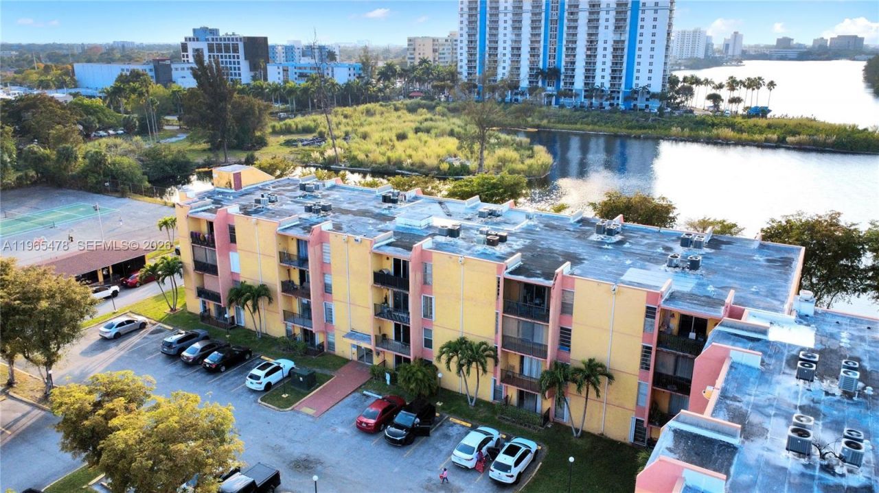 4805 NW 7th St, Unit 302-15, Miami, FL 33126 Photo