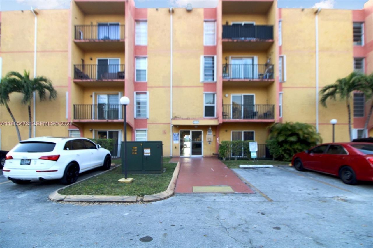 4805 NW 7th St, Unit 302-15, Miami, FL 33126 Photo