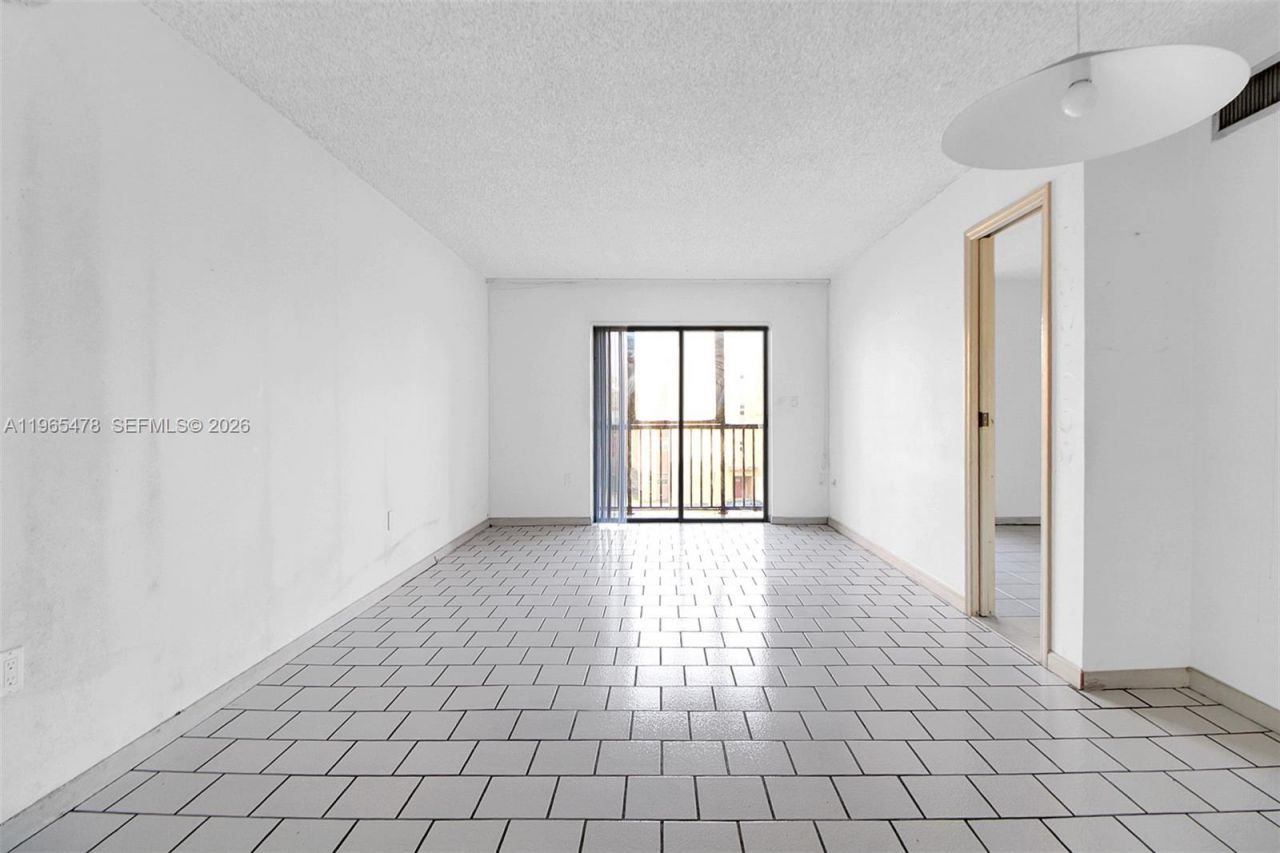 4805 NW 7th St, Unit 302-15, Miami, FL 33126 Photo