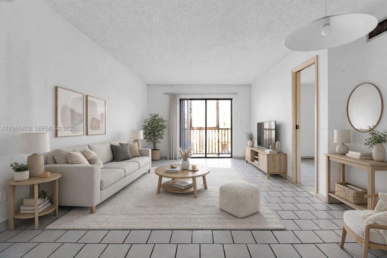 4805 NW 7th St, Unit 302-15, Miami, FL 33126 Photo