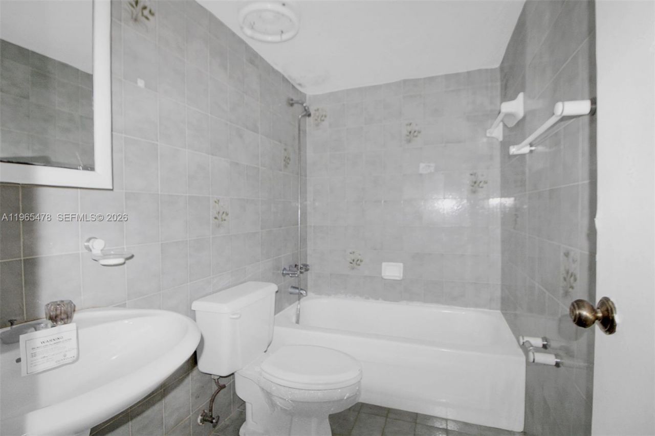 4805 NW 7th St, Unit 302-15, Miami, FL 33126 Photo