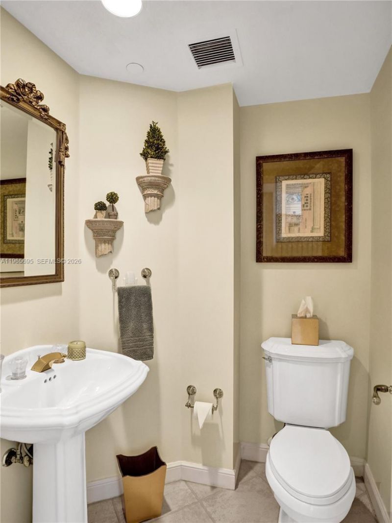 301 N Birch Rd, Unit 8N, Fort Lauderdale, FL 33304 Photo