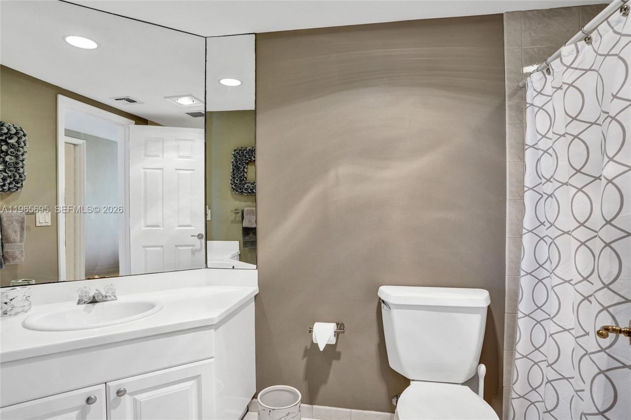 301 N Birch Rd, Unit 8N, Fort Lauderdale, FL 33304 Photo