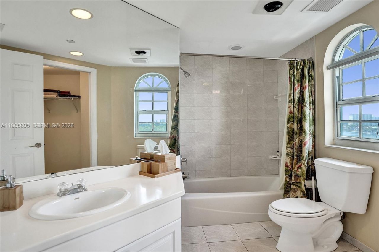 301 N Birch Rd, Unit 8N, Fort Lauderdale, FL 33304 Photo