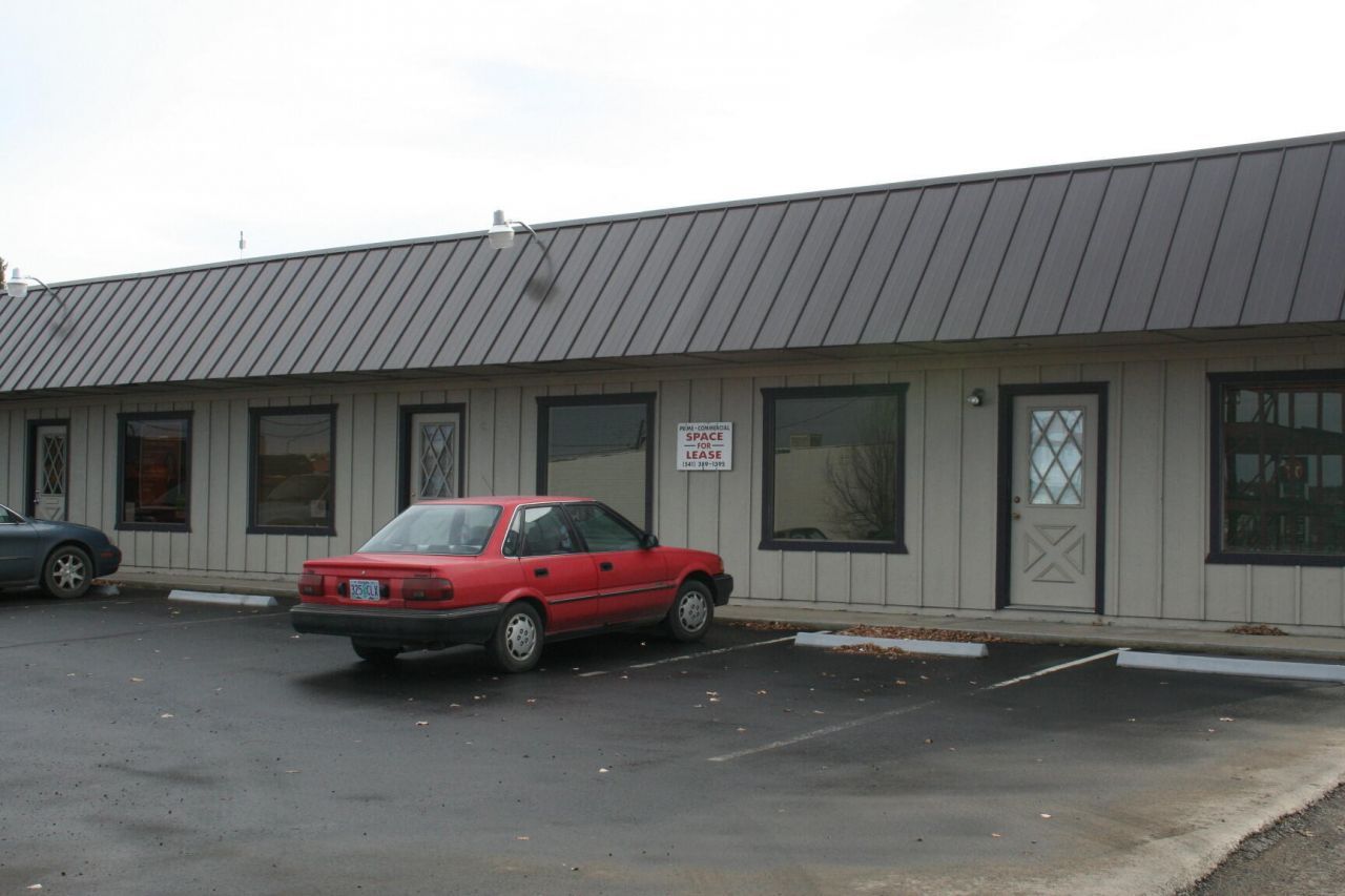 242 SW 4th Street, Unit E, Madras, OR 97741 Main Photo