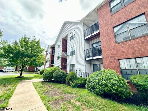 102 Keystone Ct, Edison, NJ 08817